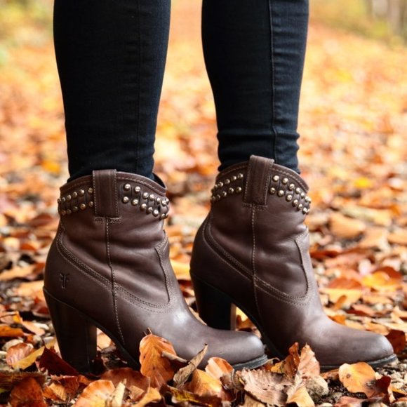 Frye Shoes - $398 Frye Jenny Cut Vintage Distressed Stud Pull On Cowgirl Moto Ankle Booties